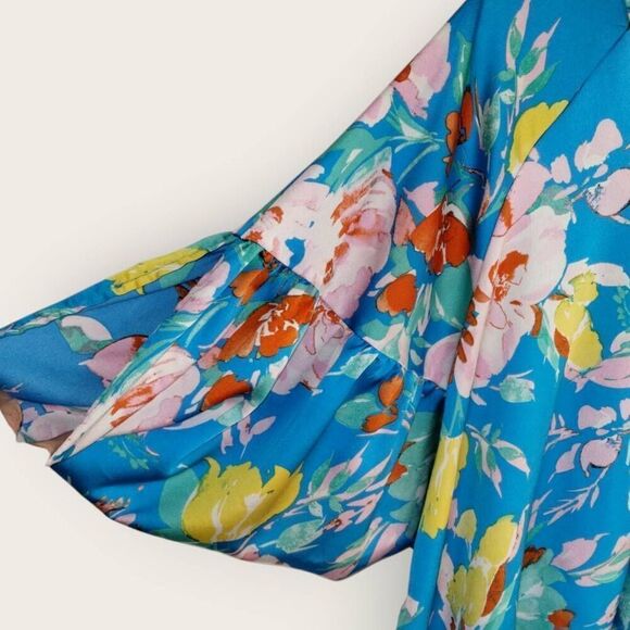 Umgee Womens Top Sz Small Oversized Blue Floral Puff Sleeves Coquette Whimsicore - Picture 5 of 9